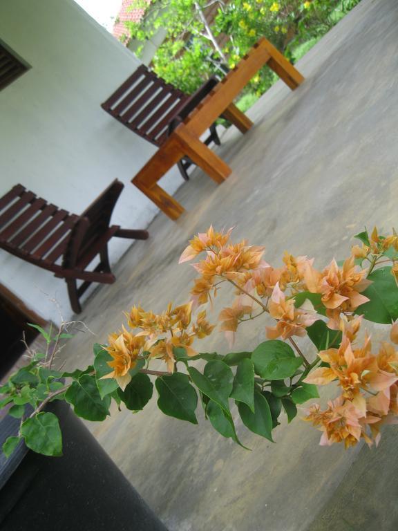 Sunshine Cafe Apartment Tangalle Exterior photo